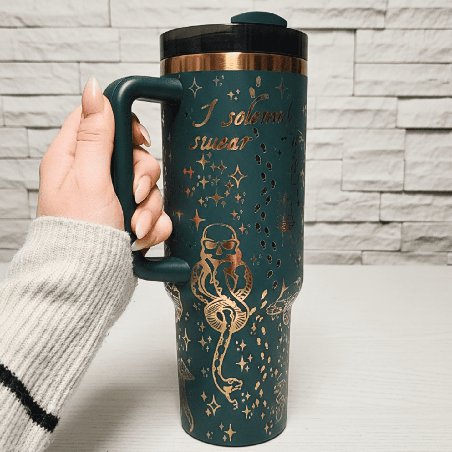 Exclusivo: Garrafa Térmica 1.2L Edição Especial HP Dourada e Metalizada Customizada Gravação Laser + *BRINDE 1x Chaveiro Exclusivo* - EDIÇÃO LIMITADA