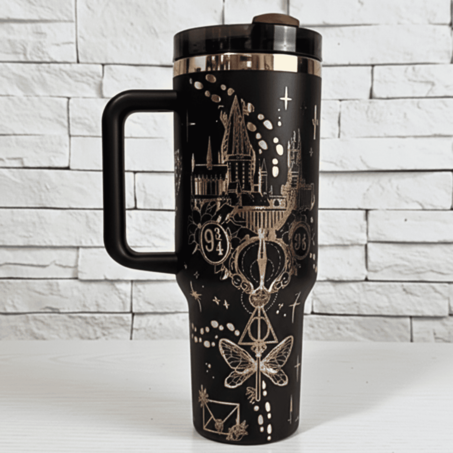 Exclusivo: Garrafa Térmica 1.2L Edição Especial HP Dourada e Metalizada Customizada Gravação Laser + *BRINDE 1x Chaveiro Exclusivo* - EDIÇÃO LIMITADA