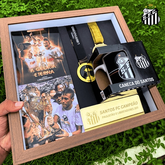 Exclusivo: Quadro de Medalhas Santos Multicampeão 2011 Libertadores e Paulistão Moldura de Madeira 33x33cm + *BRINDE 1x Caneca* - EDIÇÃO LIMITADA